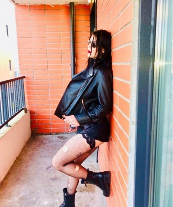 Со мной ты окунешься в мир наслаждений и разврата. У меня есть все, чтобы удовлетворить самые изысканные желания. Обладаю безупречной внешностью и опытом, которые заставят тебя забыть обо всем. Фото гарантирую свежие и реальные, чтобы не было сюрпризов при встрече. Принимаю в уютной обстановке в Москве, где ты сможешь отдохнуть и расслабиться после тяжелого дня. Люблю экспериментировать и открыта для новых впечатлений. Мои услуги будут удовлетворять даже самых требовательных господ. Жду твоего звонка, чтобы превратить твои фантазии в реальность. 🌸💋 309, 38 лет